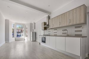 Flat Goodmayes Road in Greater London
