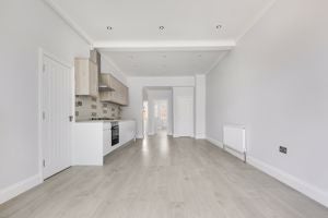 Flat Goodmayes Road in Greater London