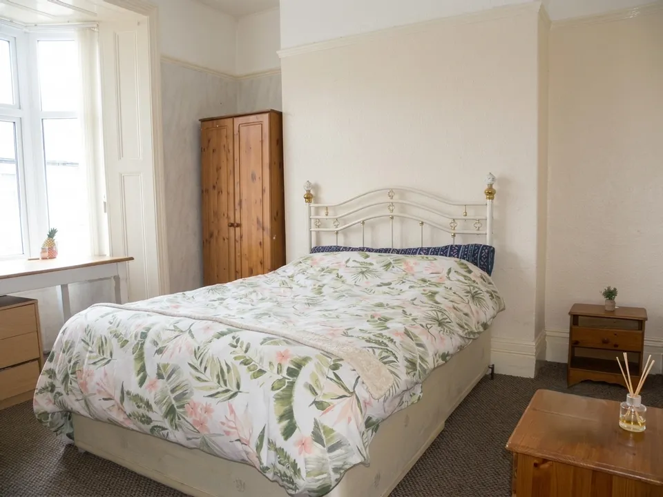 Room Rhondda Street in Swansea