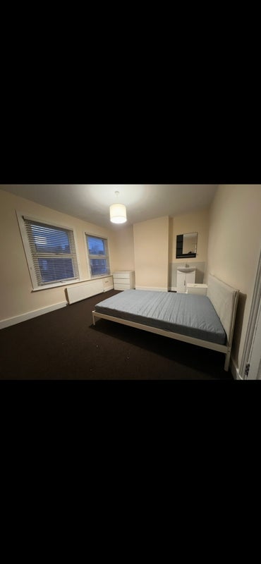 Room Davidson Road in Greater London