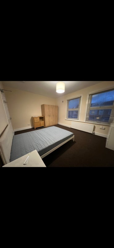 Room Davidson Road in Greater London