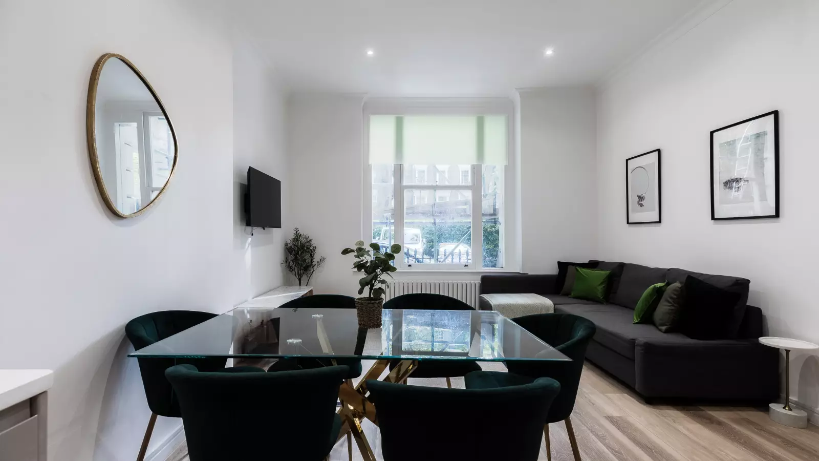 Flat Spring Street in City of Westminster