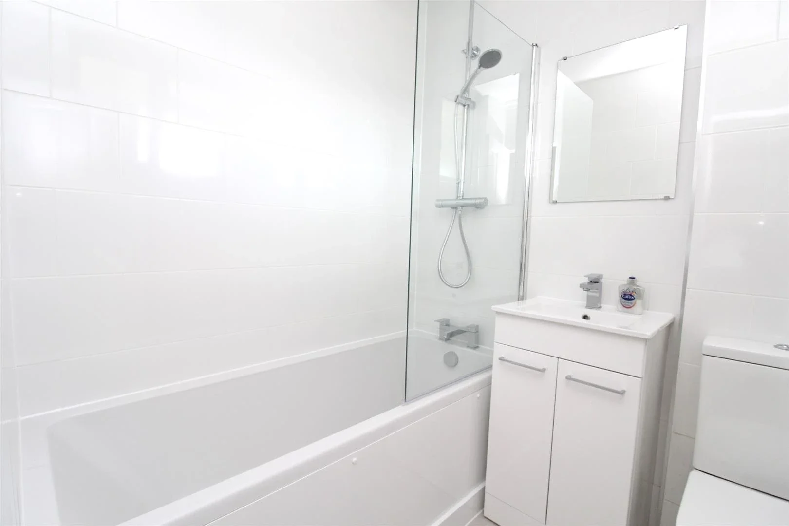 Flat Chingford Avenue in Greater London