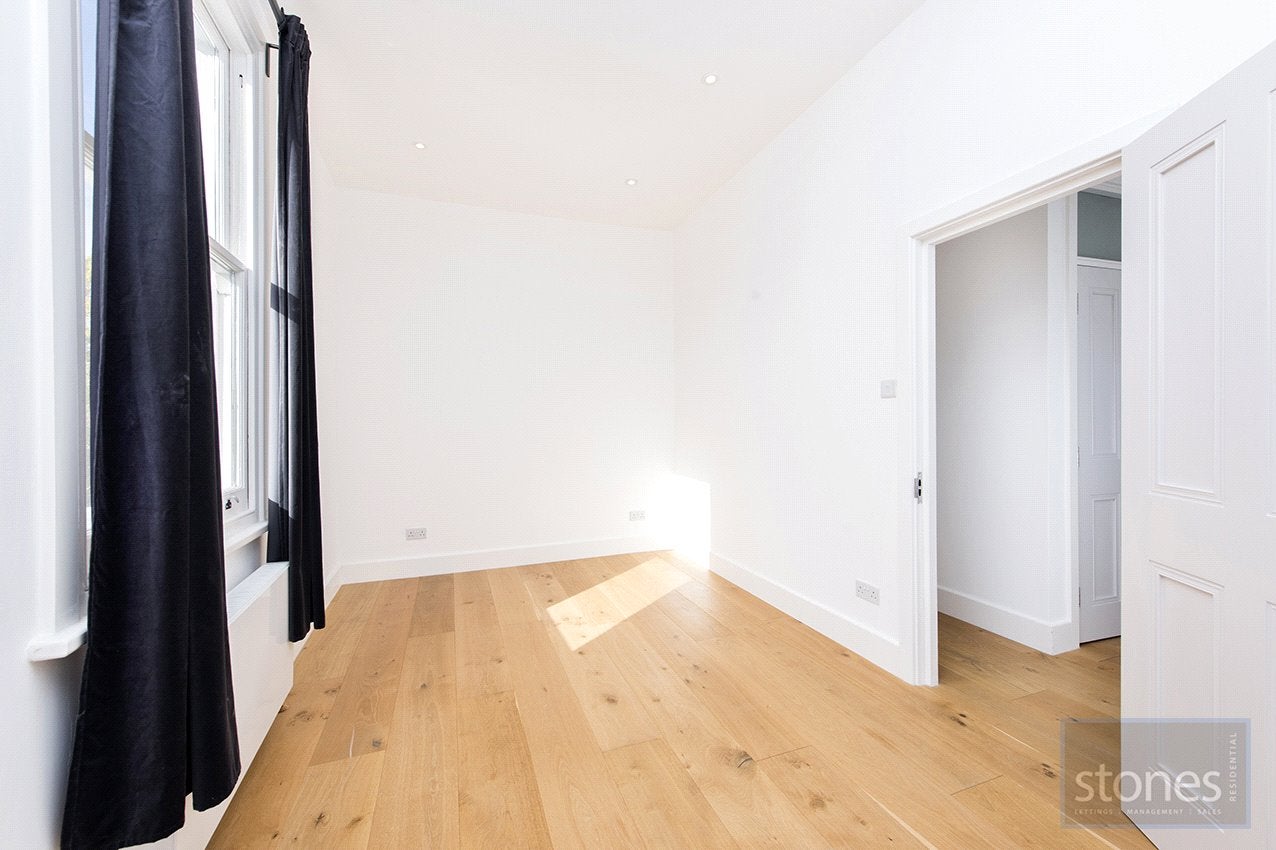 Flat Hormead Road in City of Westminster