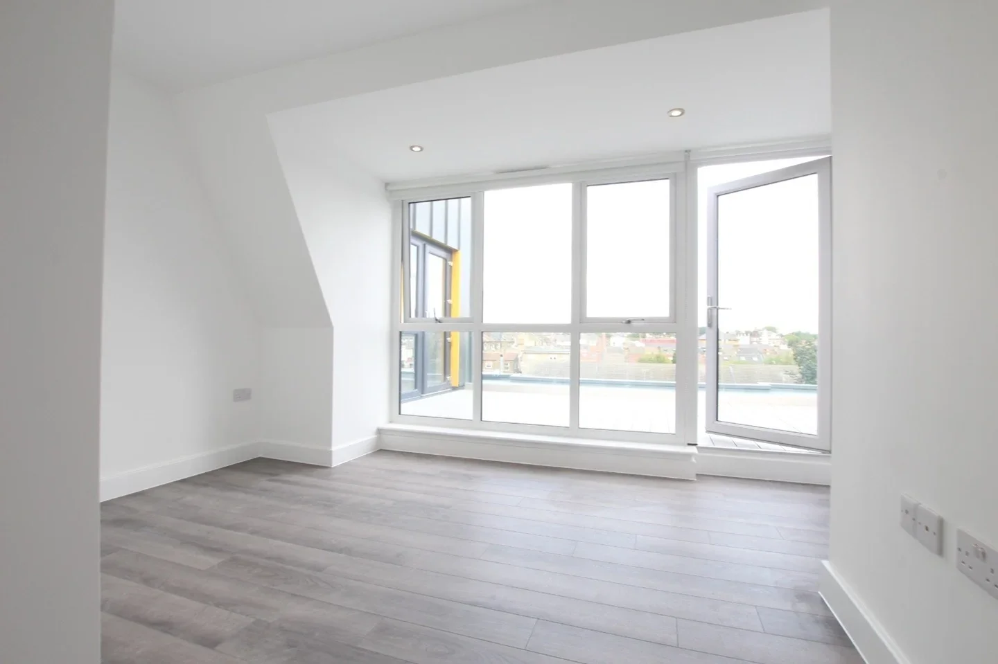 Flat Dunton Road in Greater London