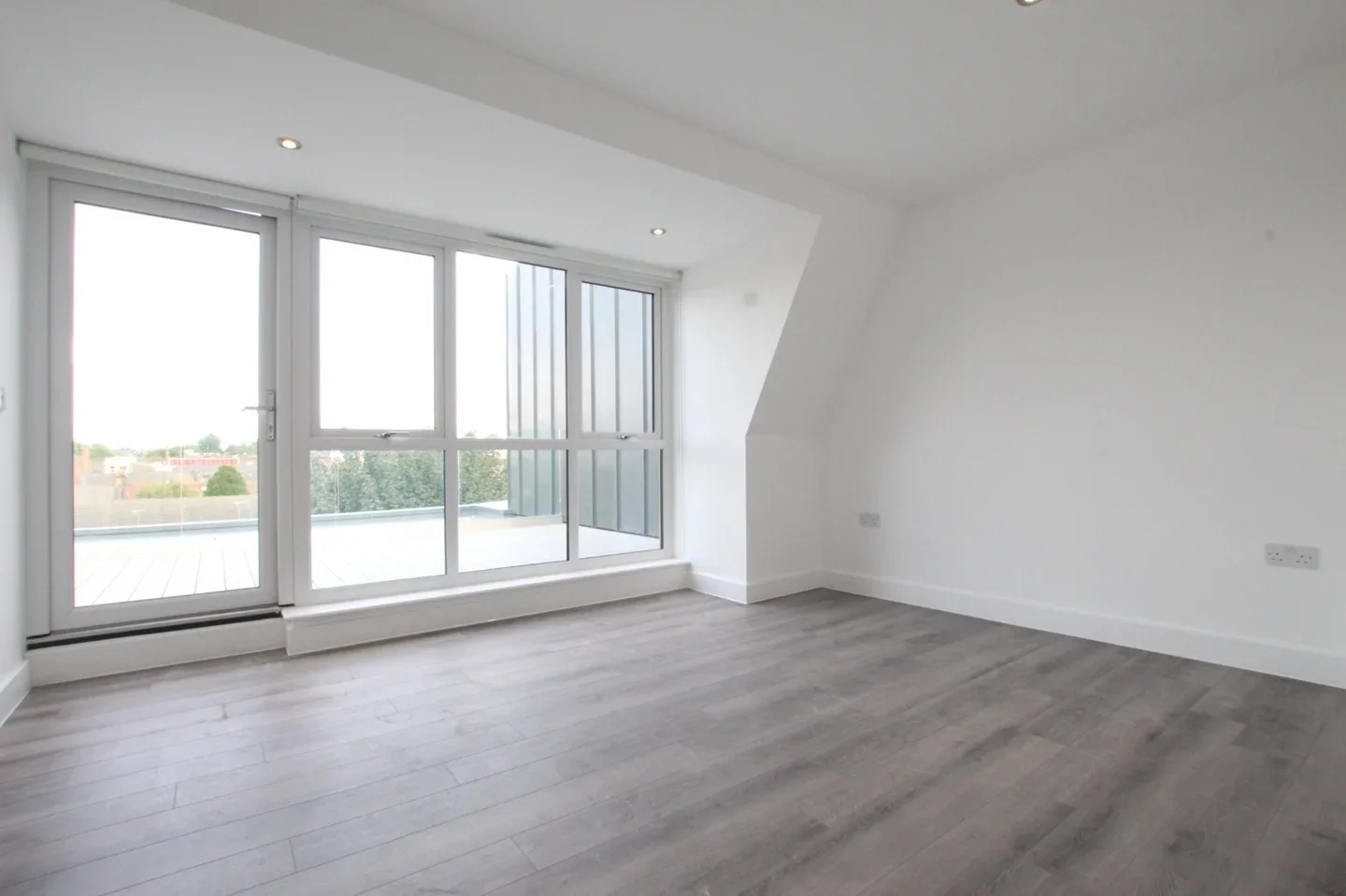 Flat Dunton Road in Greater London