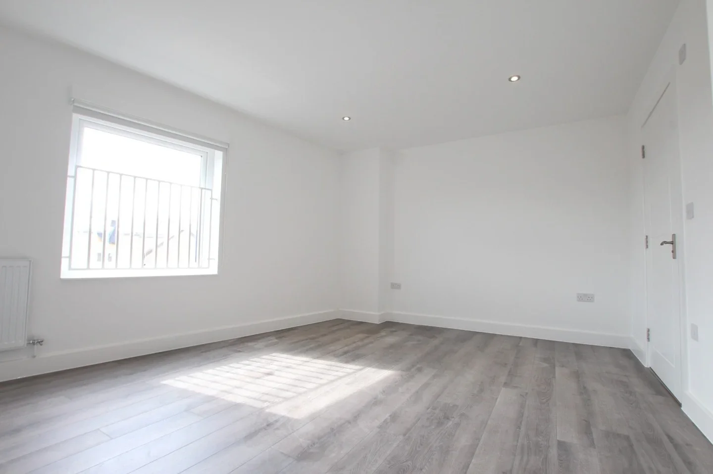 Flat Dunton Road in Greater London