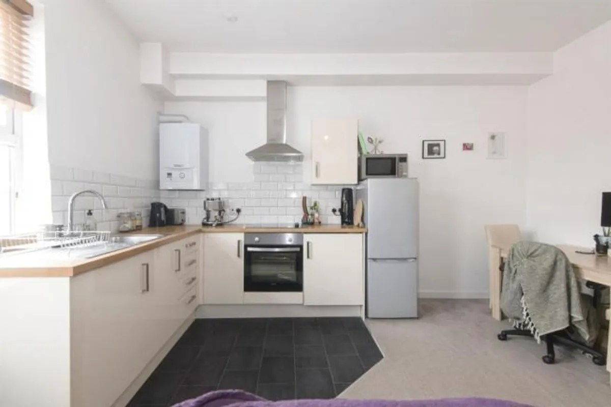 Flat Desborough Road in Eastleigh