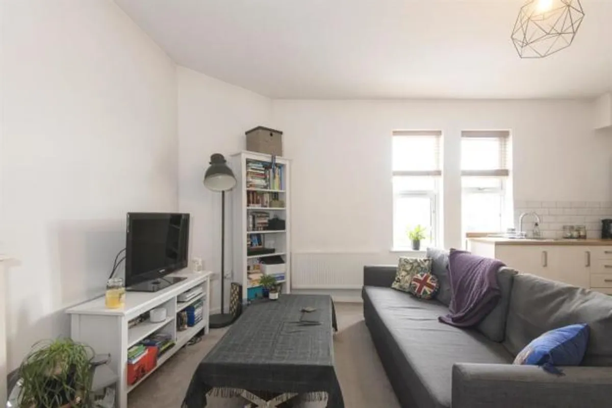 Flat Desborough Road in Eastleigh
