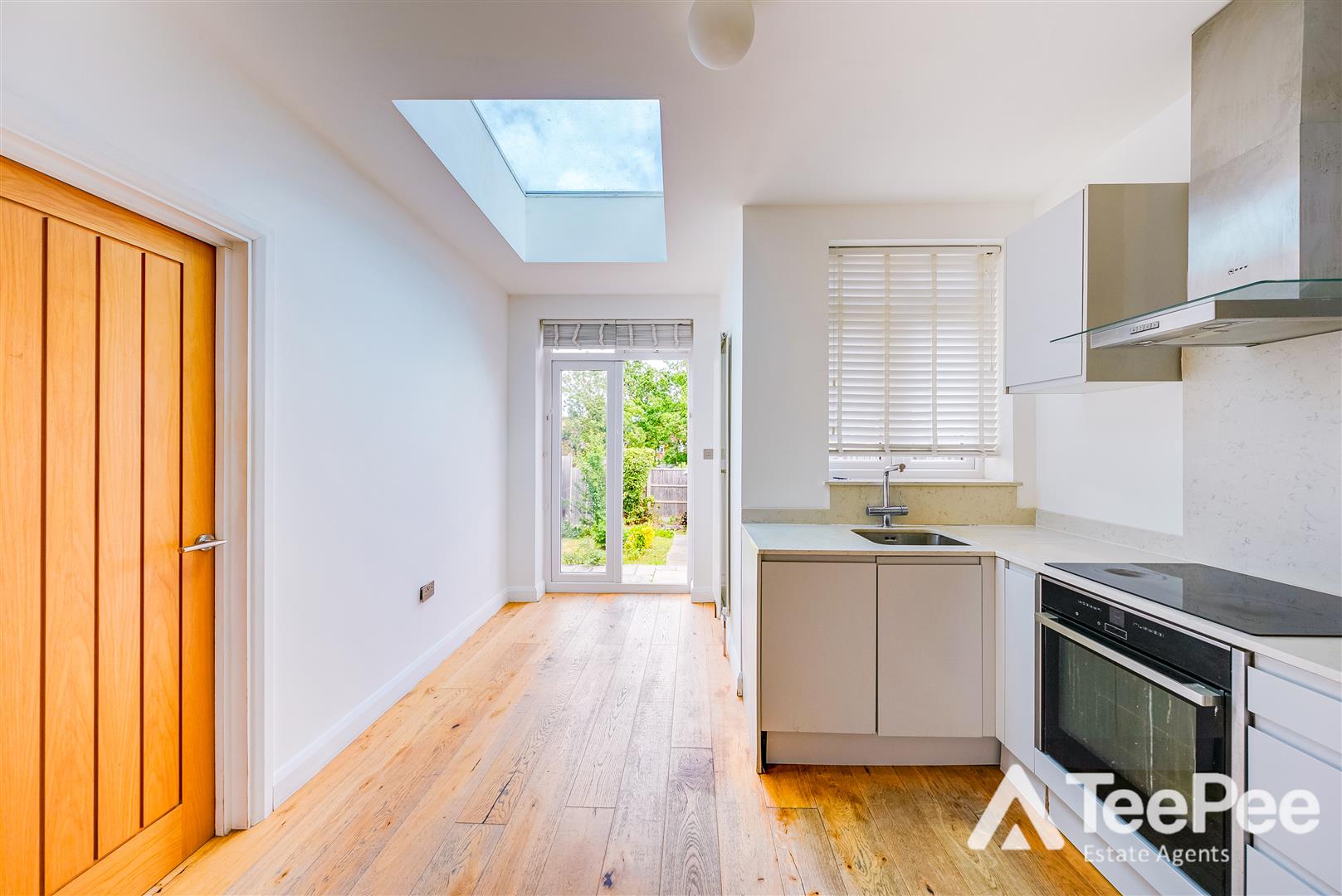 Flat Oakwood Avenue in Greater London