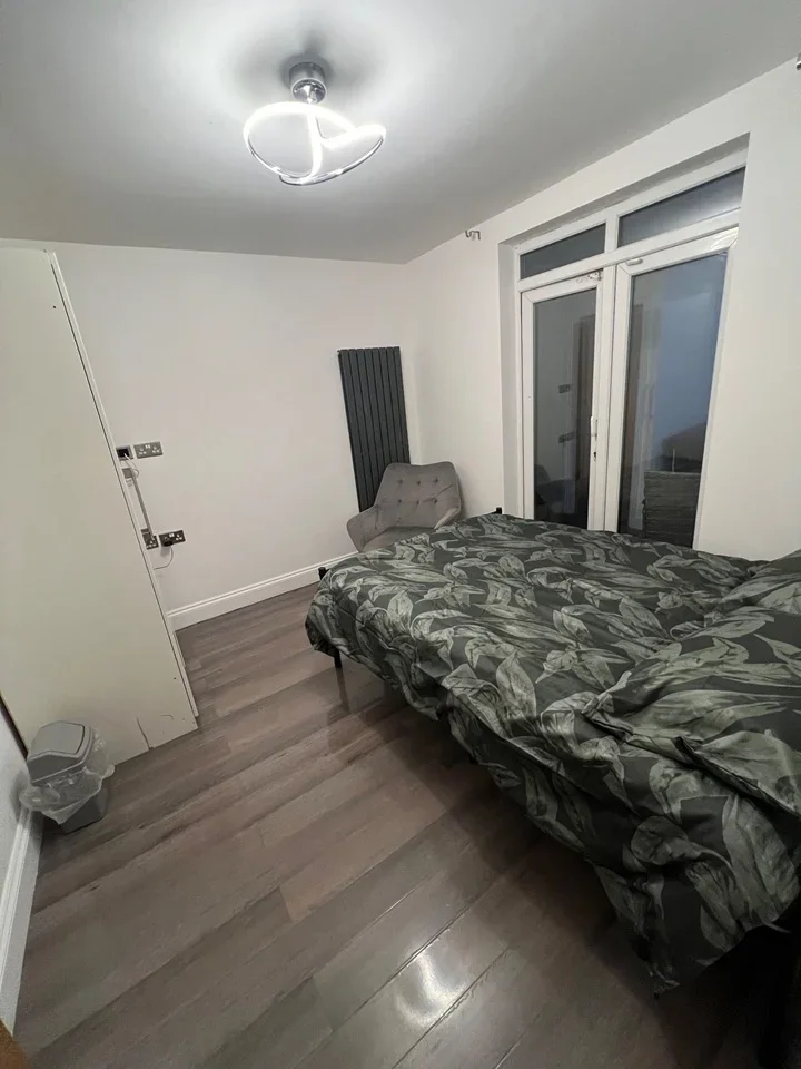 Room Wren Road in Greater London