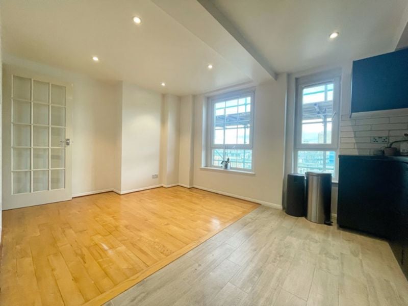Flat Ainsley Street in Greater London