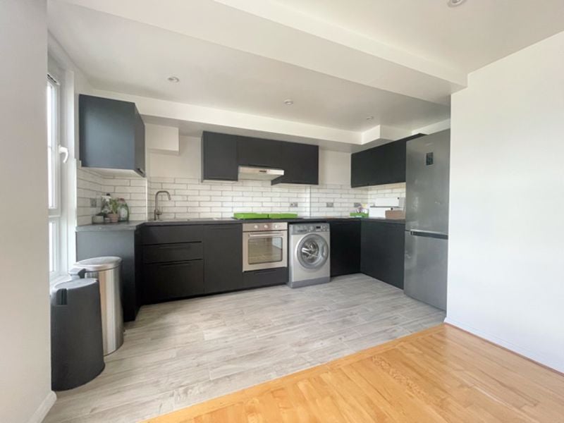 Flat Ainsley Street in Greater London