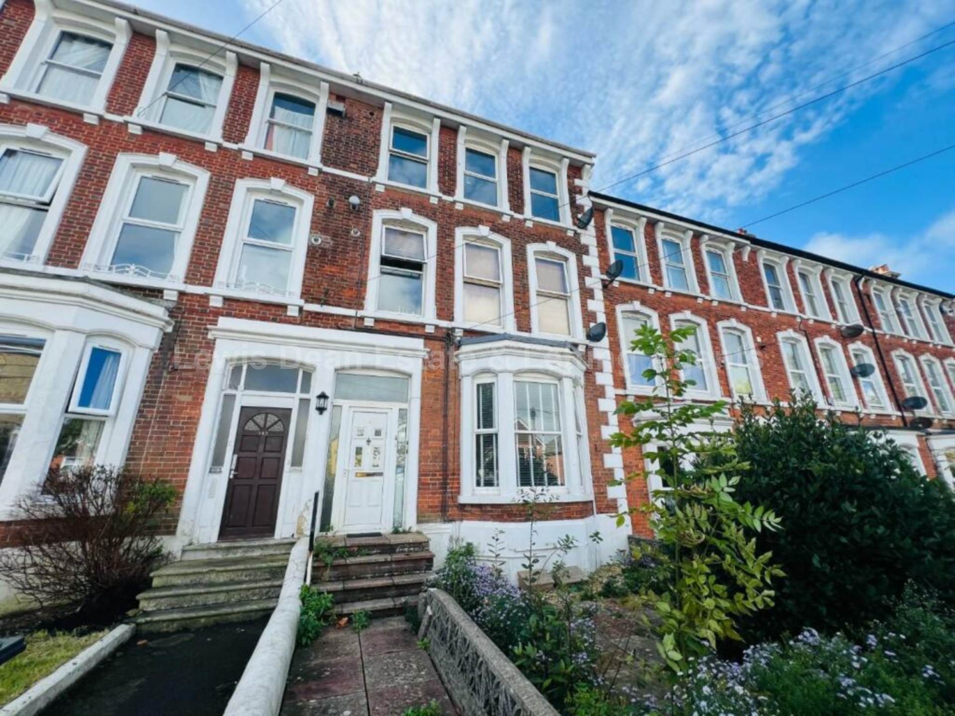 Flat Dorchester Road in Weymouth