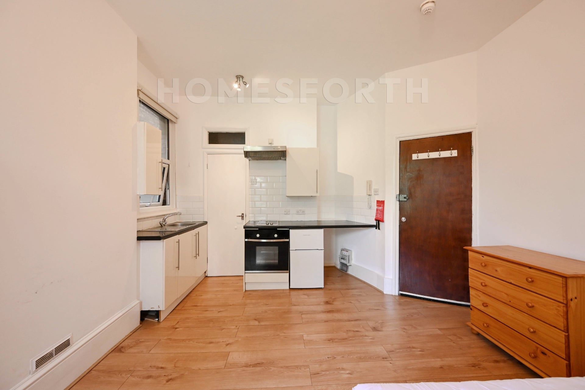 Flat Teignmouth Road in Greater London