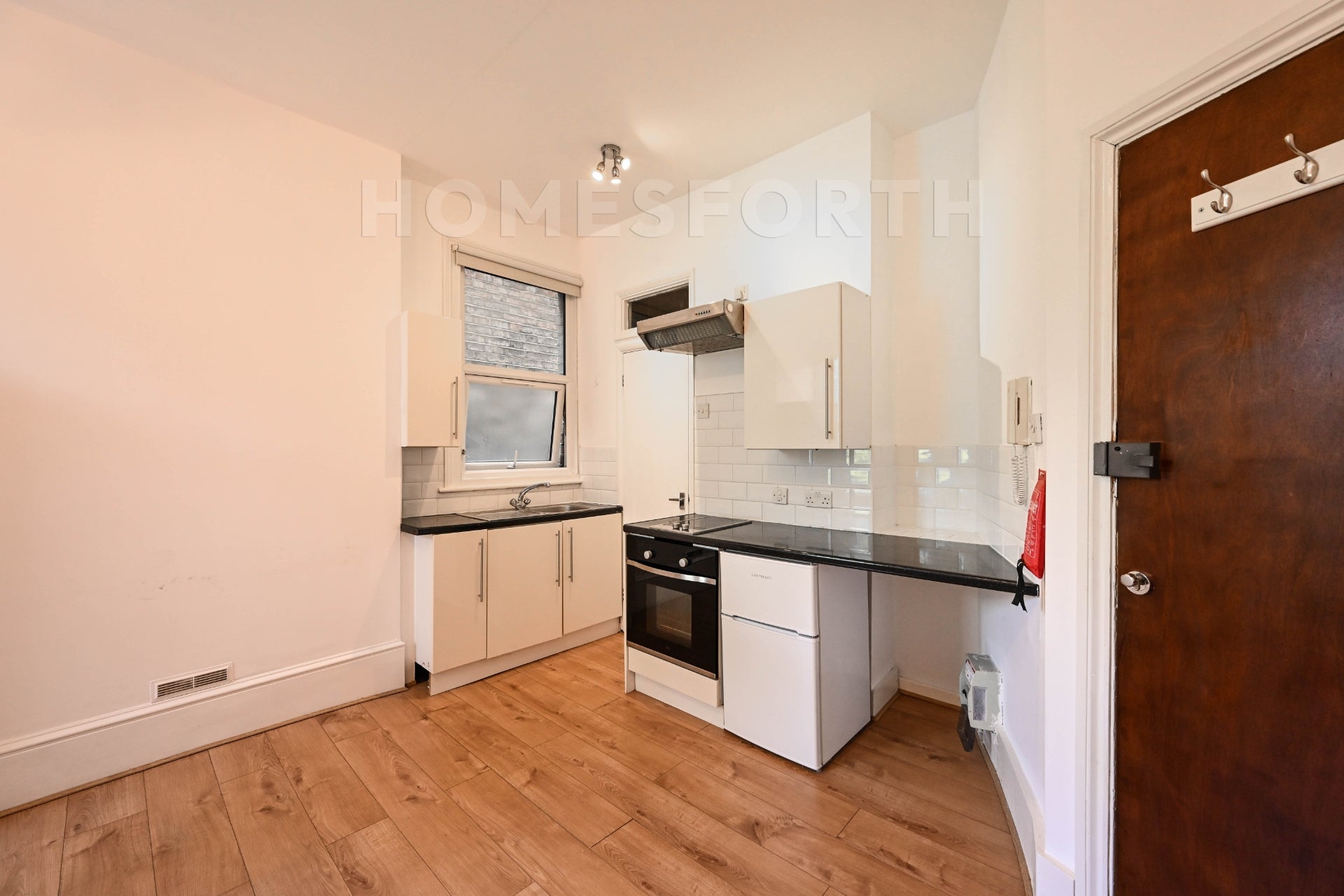 Flat Teignmouth Road in Greater London