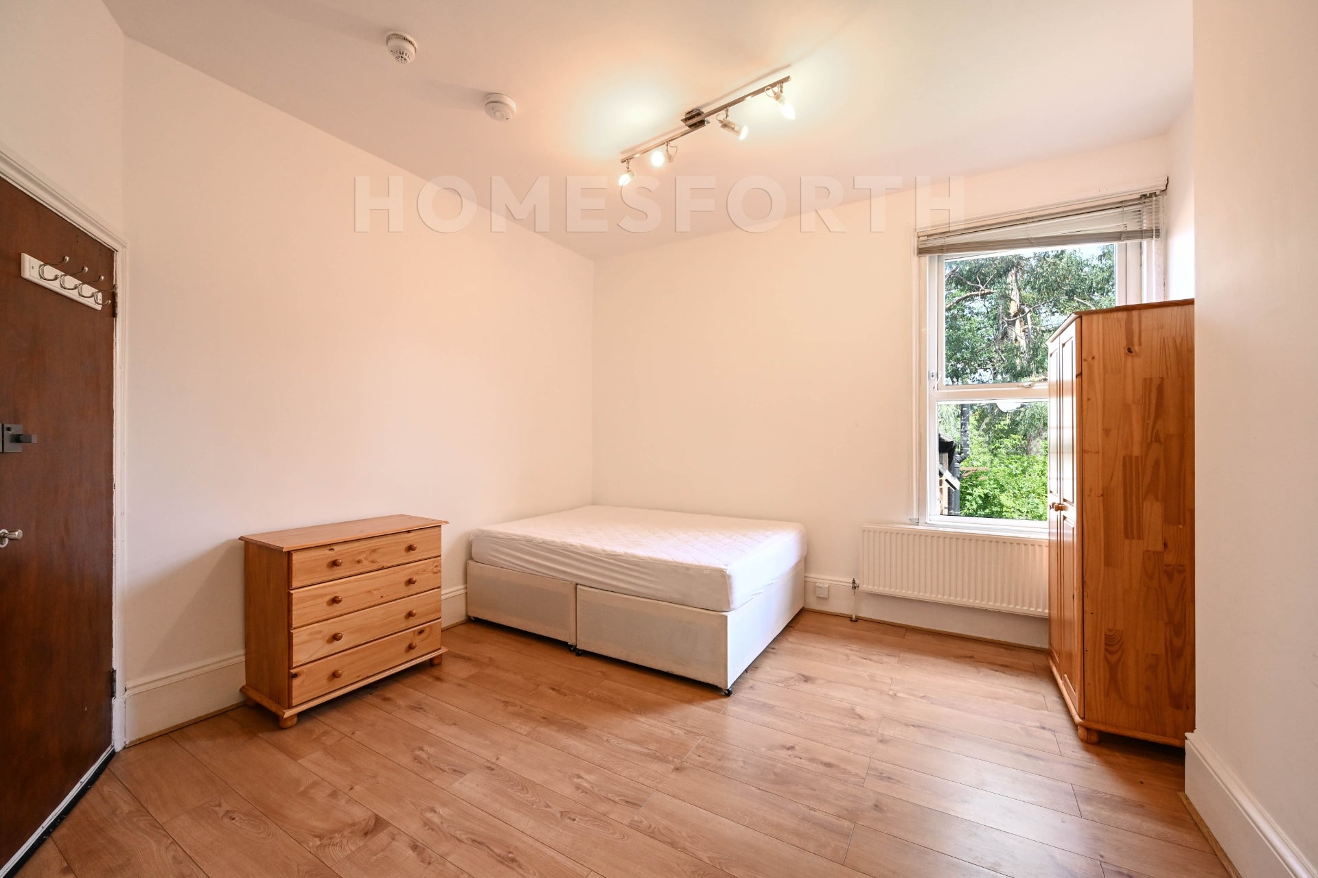 Flat Teignmouth Road in Greater London