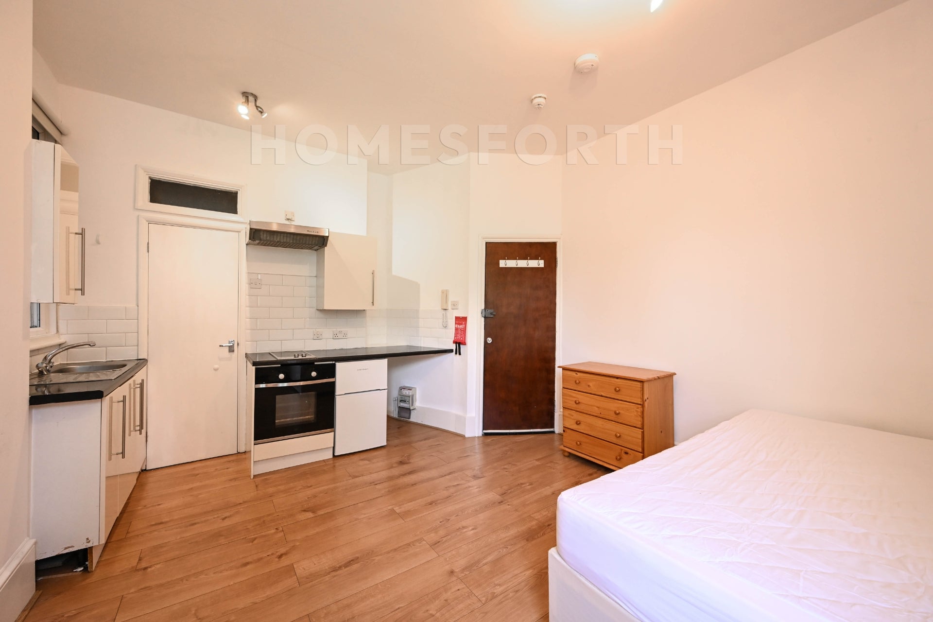 Flat Teignmouth Road in Greater London