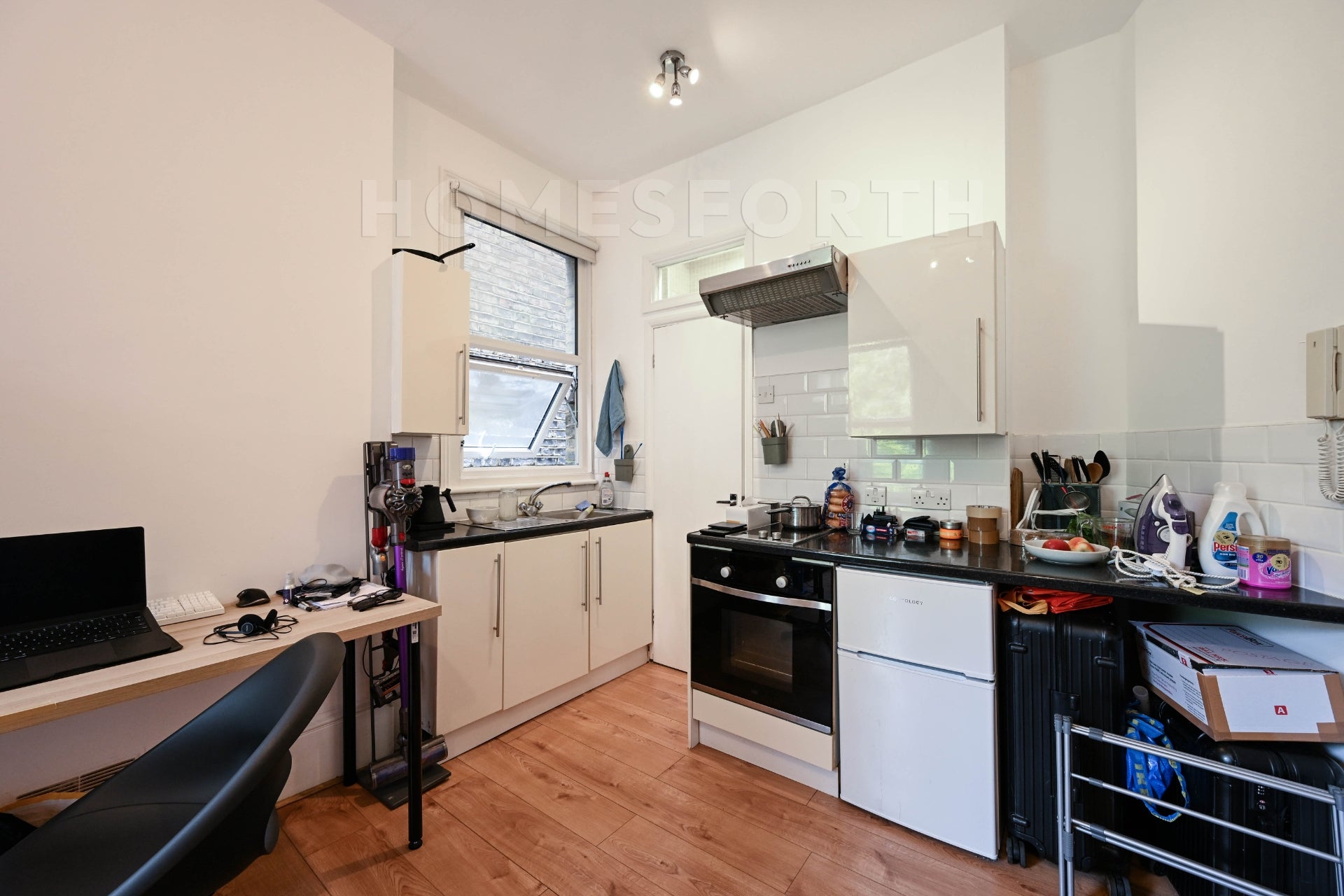 Flat Teignmouth Road in Greater London