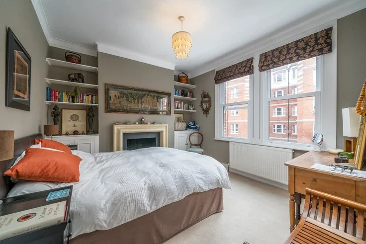 Flat Lurline Gardens in Greater London