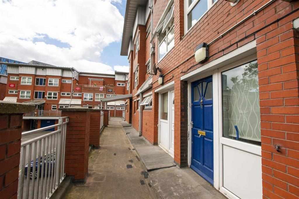 Flat Shepherds Gardens in Birmingham