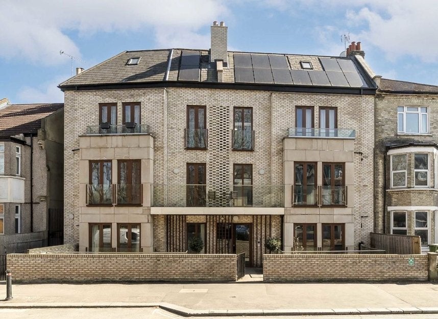 Flat East Dulwich Grove in Greater London
