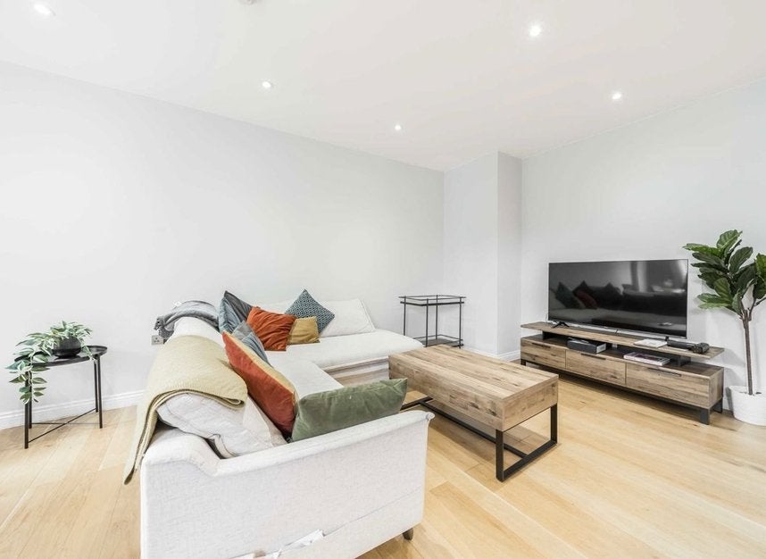 Flat East Dulwich Grove in Greater London