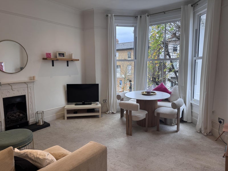 Flat Gauden Road in Greater London