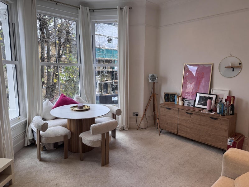 Flat Gauden Road in Greater London