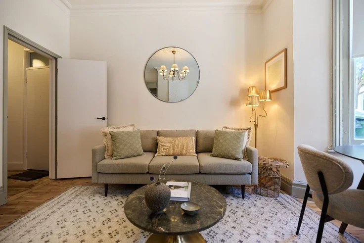 Flat Blythe Road in Greater London