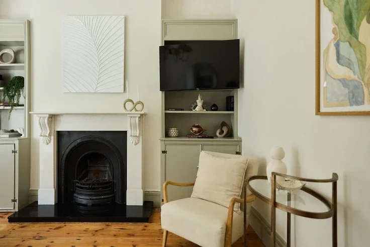 Flat Blythe Road in Greater London