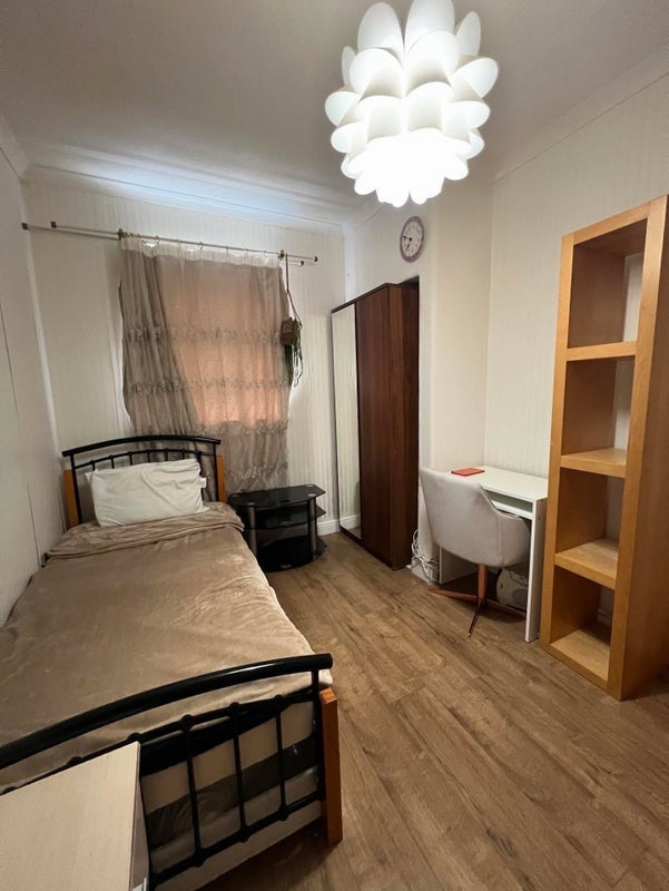 Room Broomhouse Street South in City of Edinburgh