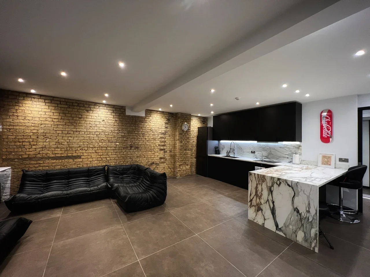 Flat Kingsland Road in Greater London