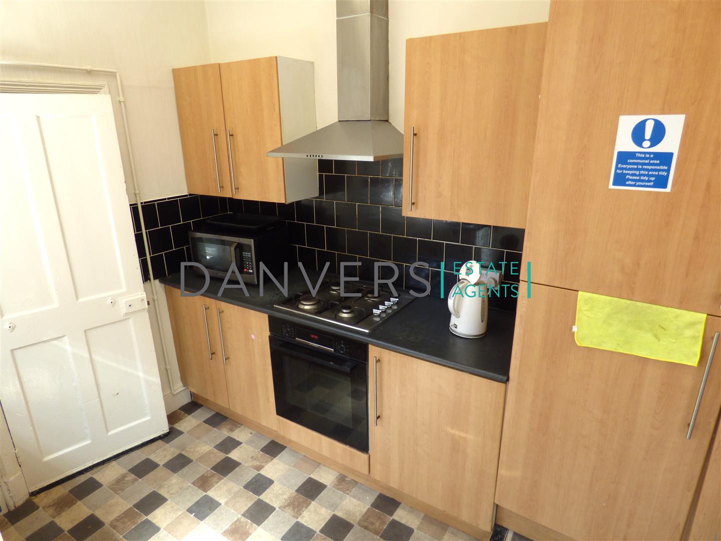 Room Bramley Road in Leicester