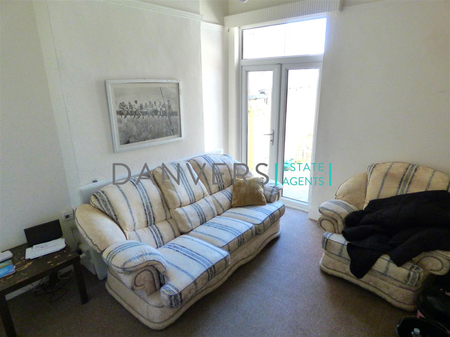 Room Bramley Road in Leicester
