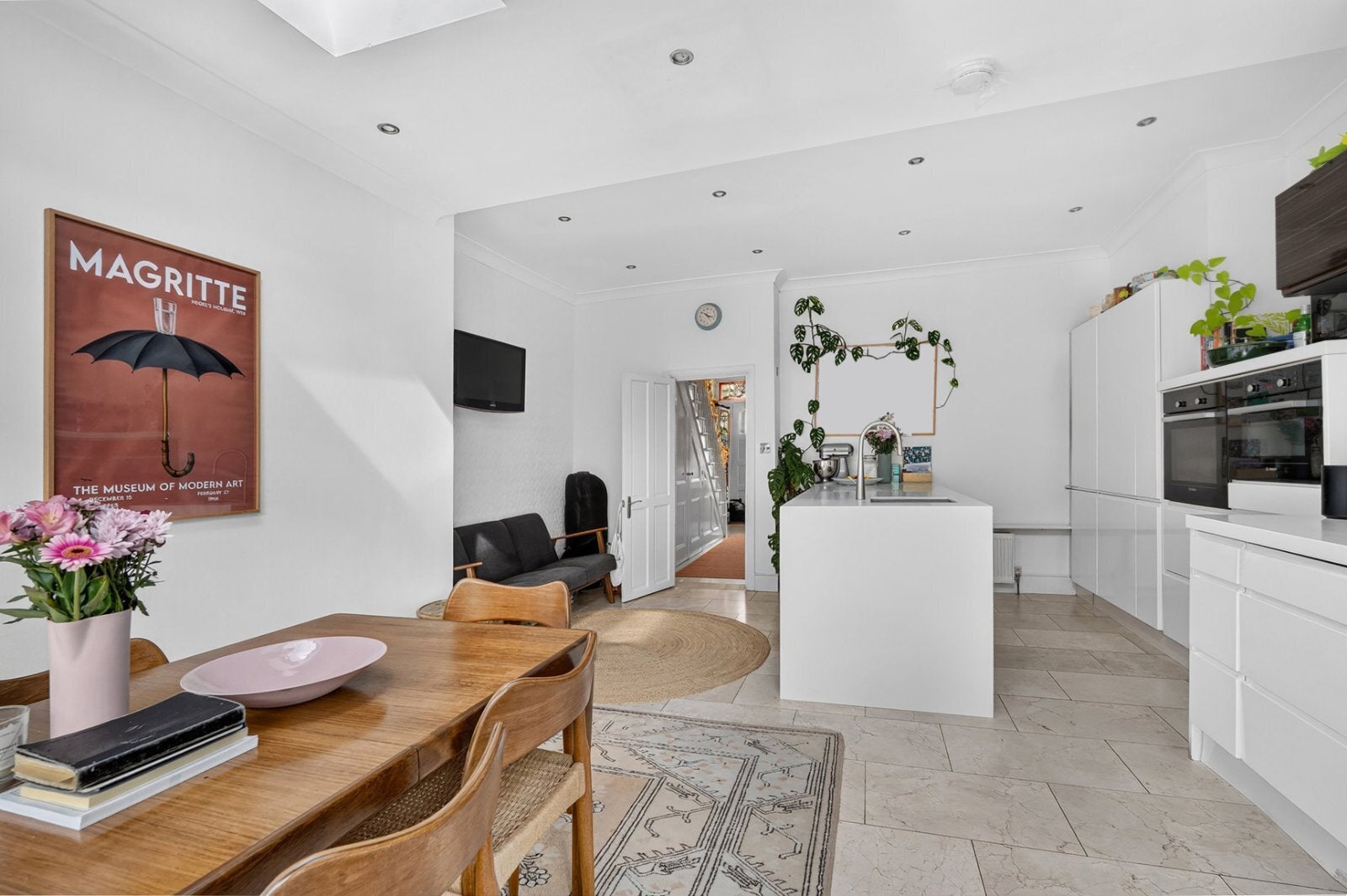 House Ashen Grove in Greater London