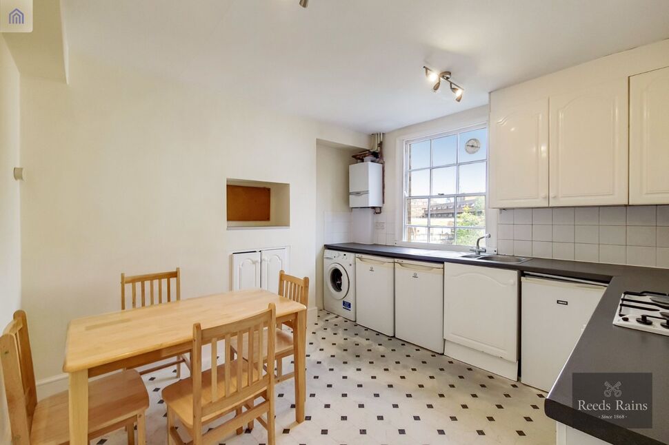 Flat Kennington Road in Greater London