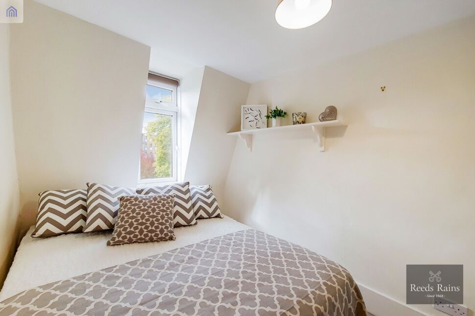 Flat Kennington Road in Greater London