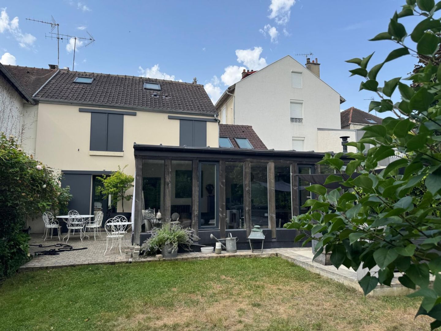 House Avenue Georges Clemenceau in Villennes-sur-Seine