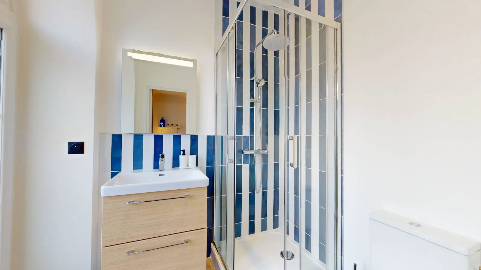 Room Rue des Dames in Paris