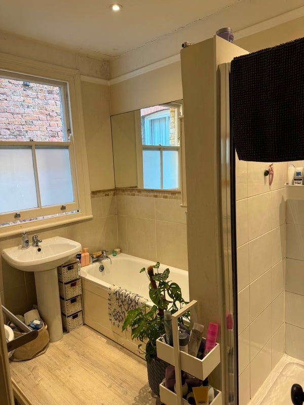 Room Stapleton Road in Greater London