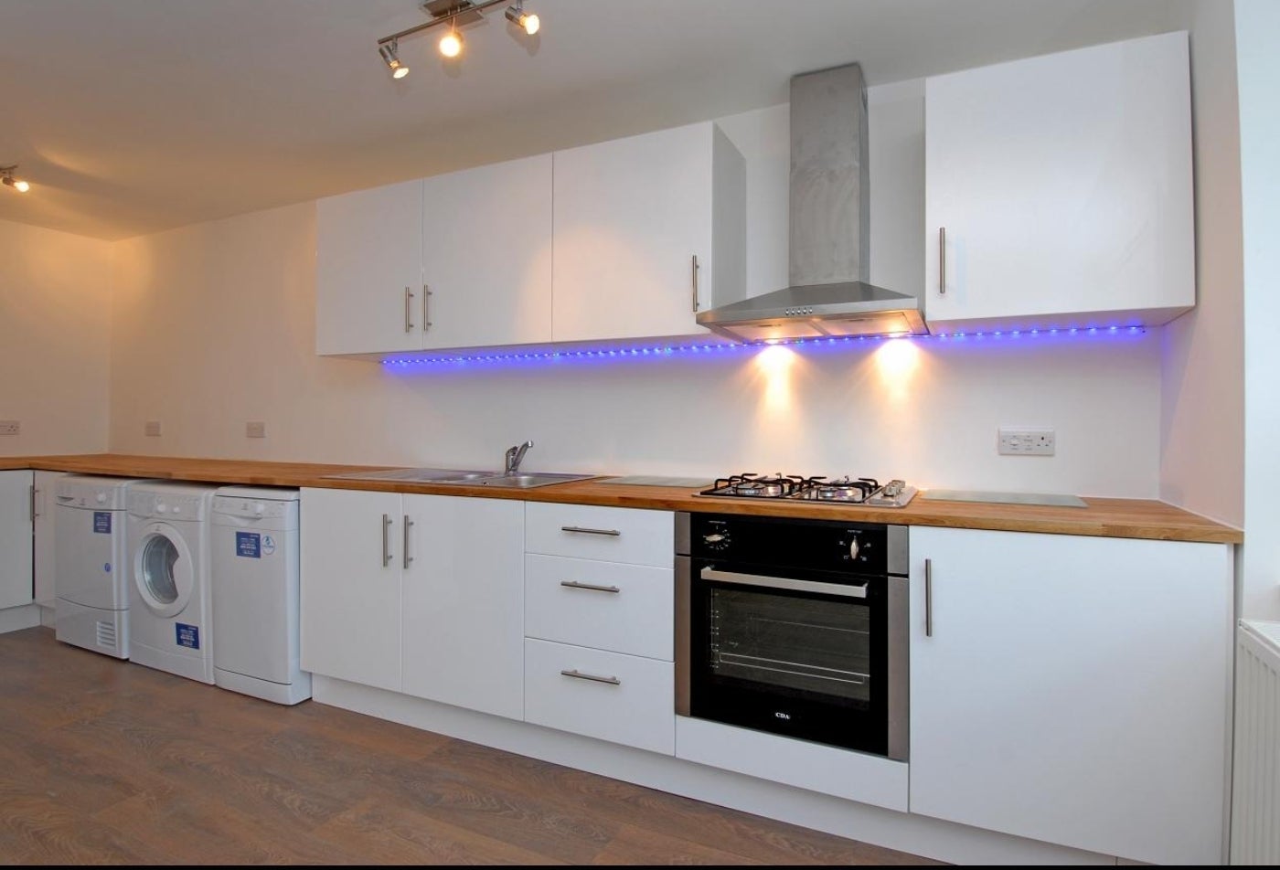 Flat Boileau Road in Greater London
