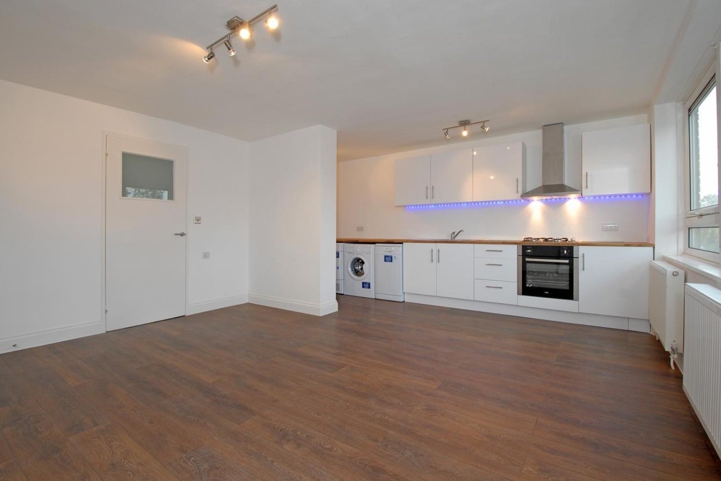 Flat Boileau Road in Greater London