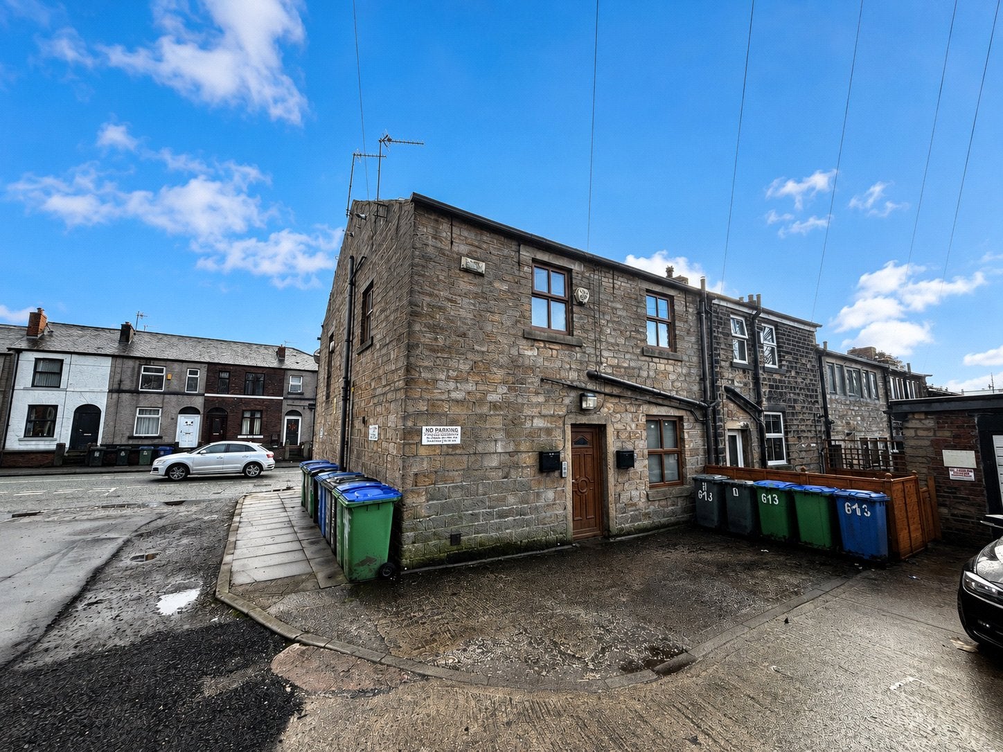 Flat Halifax Road in Rochdale