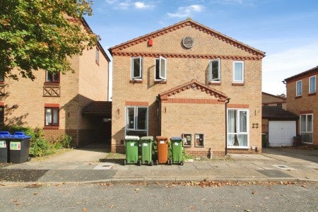 House Courtland Grove in Greater London