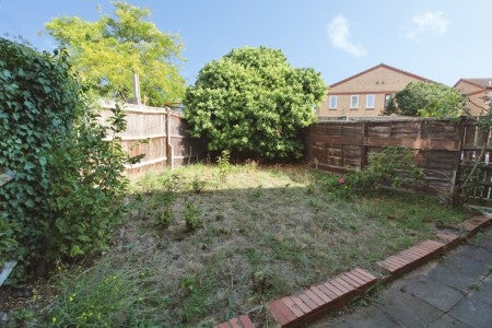 House Courtland Grove in Greater London