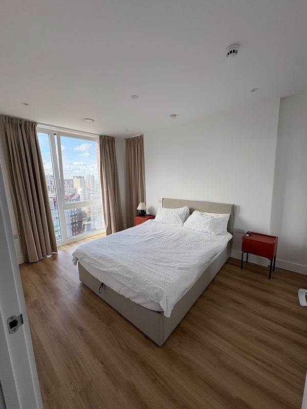 Flat Billinton Hill in Greater London
