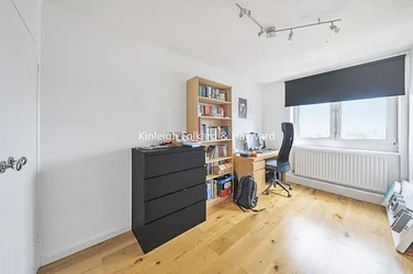 Flat Burge Street in Greater London