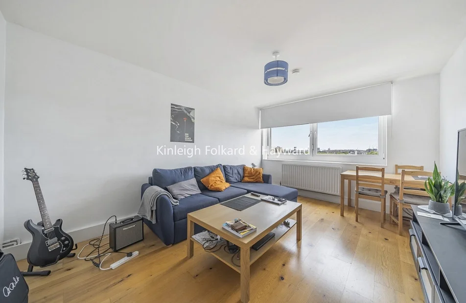 Flat Burge Street in Greater London