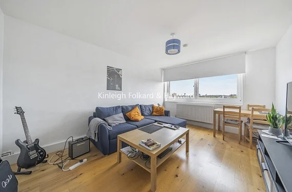 Flat Burge Street in Greater London